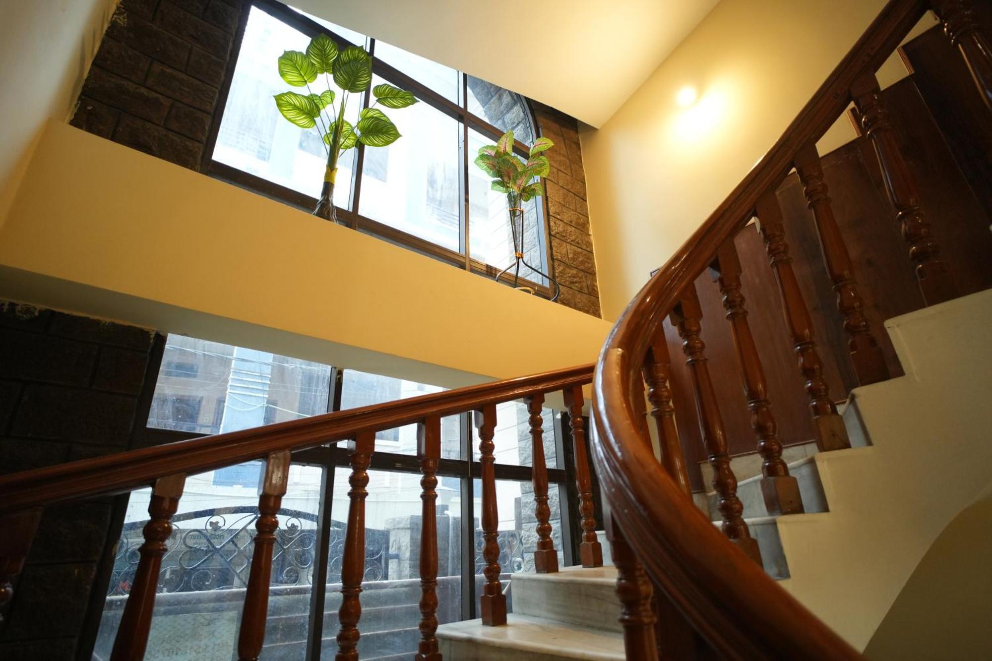 Hotel Kp Suites Metro 海得拉巴 外观 照片
